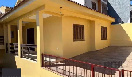 Casa de 3 dormitórios com 144m², no bairro Lomba do Pinheiro
