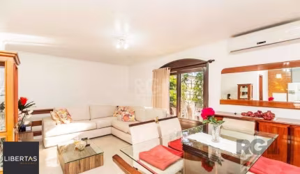 Casa de 266m² - 5 dormitórios, 5 vagas no bairro São João