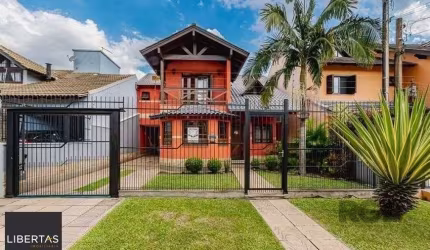 Excelente casa de 209m² com 3 dormitórios, piscina e 3 vagas de garagem.
