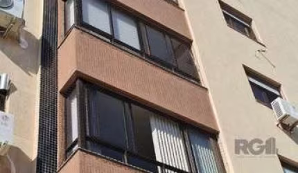 Apartamento 02 dormitórios alto padrão, bairro São João, com 02 vagas cobertas
