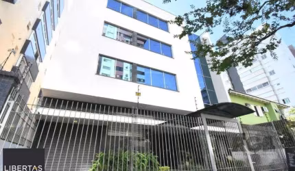 Sala de frente com vaga