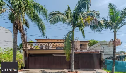 Excelente casa a venda no bairro Ipanema, 3 dormitórios com suíte e 8 vagas de garagem!