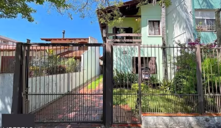 casa com 3 dormitórios, sendo 1 suíte, vaga para 4 carros, no bairro Santana