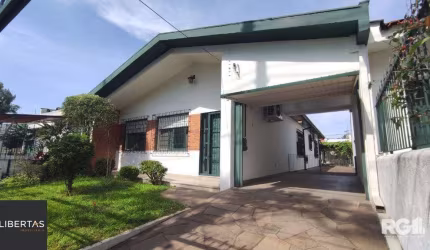 Casa Térrea à Venda na Rua Nicolau Copérnico, Bairro Sarandi - Porto Alegre