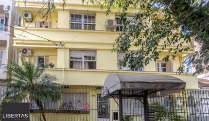 Apartamento de dois quartos e dois banheiros no bairro Rio Branco em Porto Alegre.