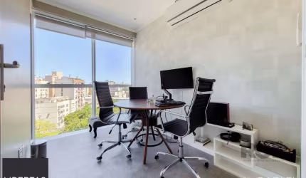 Sala comercial na Rua Loureiro da Silva, no bairro Cidade Baixa, pronta para atender às necessidades do seu negócio.