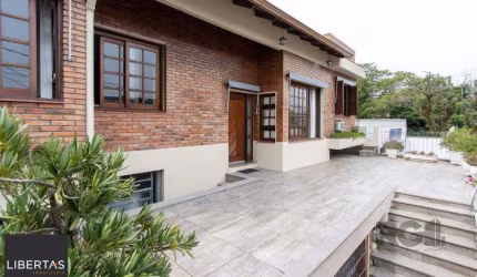 Casa para Venda - 440m², 3 dormitórios, sendo 1 suites, 2 vagas - Santa Tereza