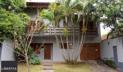Casa para Venda - 350m², 4 dormitórios, sendo 4 suites, 4 vagas - Tristeza