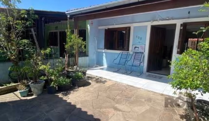Charmosa Casa à Venda na Hípica, Porto Alegre