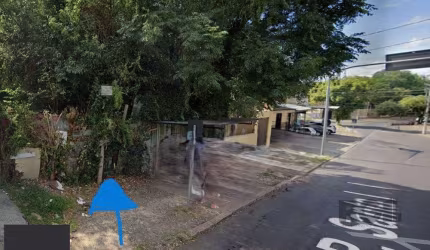 Terreno medindo 13.20m de frente e 30m de fundos.