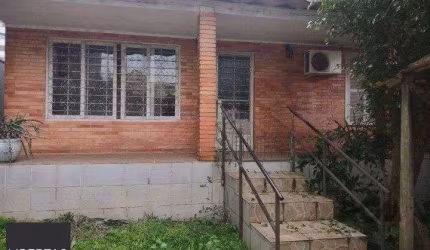 Casa de 2 quartos, com edícula, próximo a Av. Wenceslau Escobar