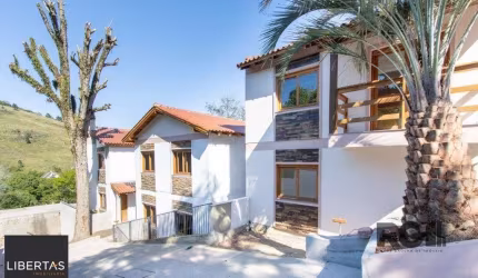 Casa de Condomínio em Cascata