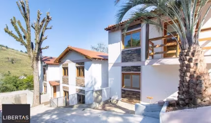 Casa de Condomínio em Cascata