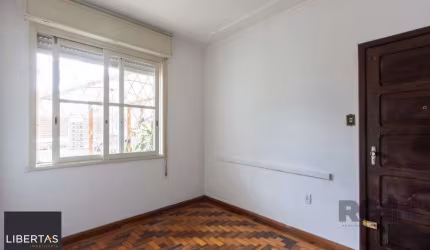 Apartamento térreo, com pátio, 2 quartos - Bairro Menino Deus