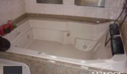 casa com 4 dormitórios, sendo uma suíte , e 530 area privativa