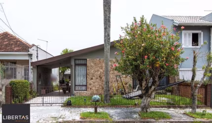 Casa térrea, 3 quartos, 2 banheiros, com pátio no Bairro Cavalhada