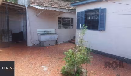 Casa em ótimo Terreno Rua do Hospital Cristo Redentor