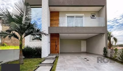 Casa em condomínio com 3 suítes no bairro Petrópolis