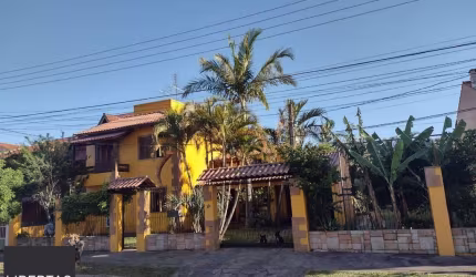 Casa para Venda - 693.6m², 5 dormitórios, sendo 3 suites, 4 vagas - Hípica