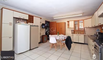 Casa para Venda - 526.64m², 4 dormitórios, sendo 2 suites, 4 vagas - Teresópolis