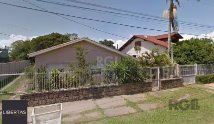 Excelente casa em Belém Novo na rua Eustáquio Inácio da Silveira próximo ao Colégio Glicério Alves. Casa grande com 3 quartos, escritório