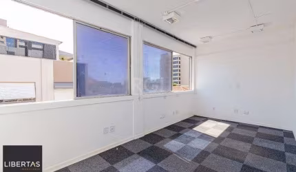 Conjunto/sala comercial de 45m², mobiliada e com 1 vaga de garagem no bairro Praia de Belas