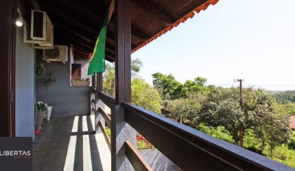 Sobrado 3 dormitórios, 1suíte,  área gourmet com churrasqueira, piscina.