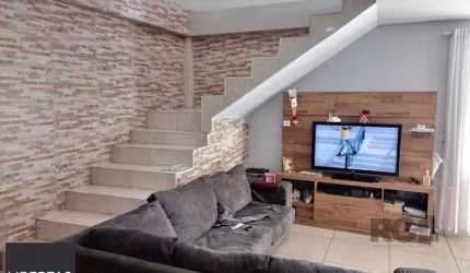 Casa de 191m² com 4 dormitórios, churrasqueira e piscina.