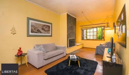 Excelente casa de 354m² com 5 dormitórios e 8 vagas.