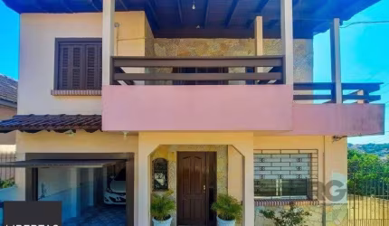 Excelente casa de 240m² com 4 dormitórios e 2 vagas.