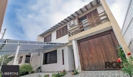 Casa de 285m² - 4 dormitórios, 4 vagas no bairro Bom Jesus