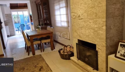 Casa Condominio para Venda - 218m², 3 dormitórios, sendo 1 suites, 2 vagas - Ipanema