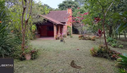 Sito à venda no Lami, com casa com quartos, 1 banheiro e piscina