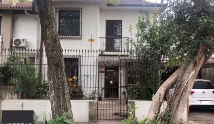 Casa para Venda - 336m², 4 dormitórios, sendo 1 suites, 2 vagas - Azenha