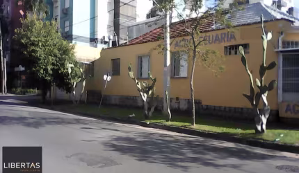 Casa para Venda - 300m², 3 dormitórios, 2 vagas - Partenon