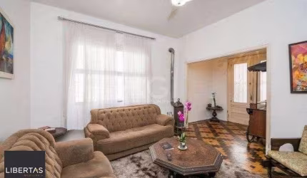Casa para Venda - 290m², 3 dormitórios, 4 vagas - Santo Antonio