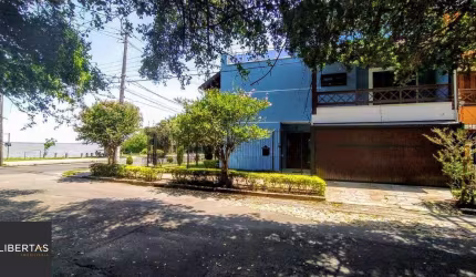 Casa para Venda - 248m², 3 dormitórios, sendo 1 suites, 2 vagas - Ipanema