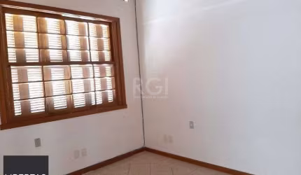 Casa para Venda - 150m², 3 dormitórios, sendo 1 suites, 4 vagas - Floresta