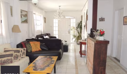 Sobrado para Venda - 300m², 3 dormitórios, sendo 2 suites, 2 vagas - Chácara das Pedras