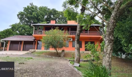 Sobrado para Venda - 200m², 3 dormitórios, sendo 1 suites, 3 vagas - Belém Novo