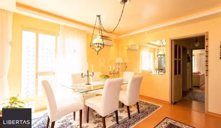 Casa para Venda - 228m², 4 dormitórios, sendo 1 suites, 5 vagas - Teresópolis