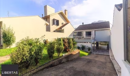 Casa para Venda - 227m², 3 dormitórios, sendo 1 suites, 4 vagas - Azenha