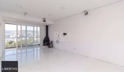 Casa para Venda - 377m², 4 dormitórios, sendo 2 suítes, 3 vagas - Teresópolis