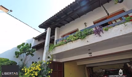Casa para Venda - 326m², 3 dormitórios, sendo 3 suites, 4 vagas - Glória
