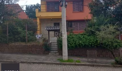 Casa para Venda - 220m², 3 dormitórios, 4 vagas - Teresópolis