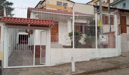 Casa para Venda - 95m², 2 dormitórios, 3 vagas - Teresópolis