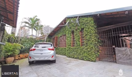 Casa para Venda - 381m², 3 dormitórios, sendo 1 suites, 4 vagas - Tristeza