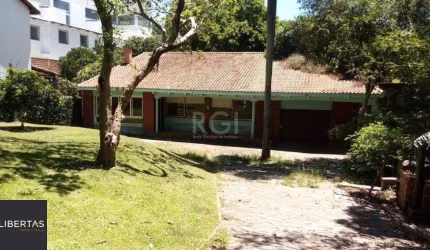 Casa para Venda - 244m², 2 dormitórios, 4 vagas - Teresópolis