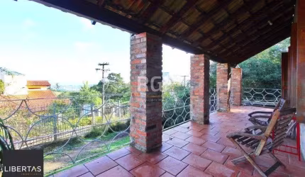 Casa para Venda - 269.06m², 4 dormitórios, sendo 2 suites, 5 vagas - Teresópolis