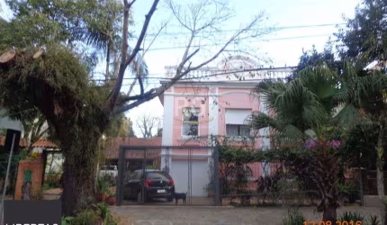 Casa para Venda - 240m², 6 dormitórios, 4 vagas - Teresópolis
